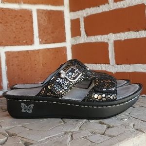 Alegria | Peggy Silver Reflective Sandals 7 / 37